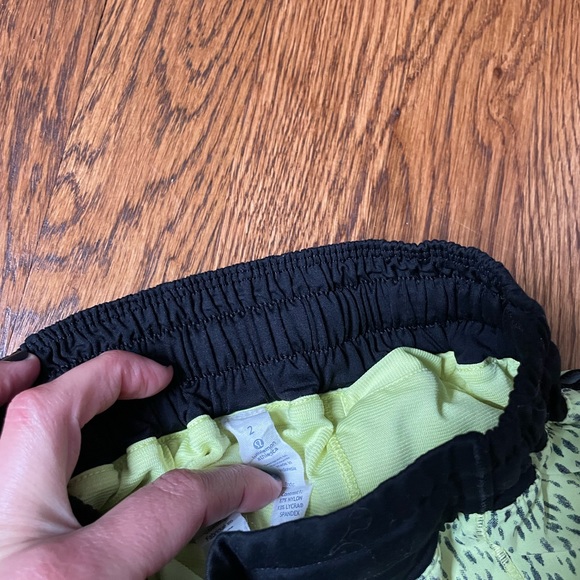 Lululemon Hottie Hot Shorts - Picture 4 of 6